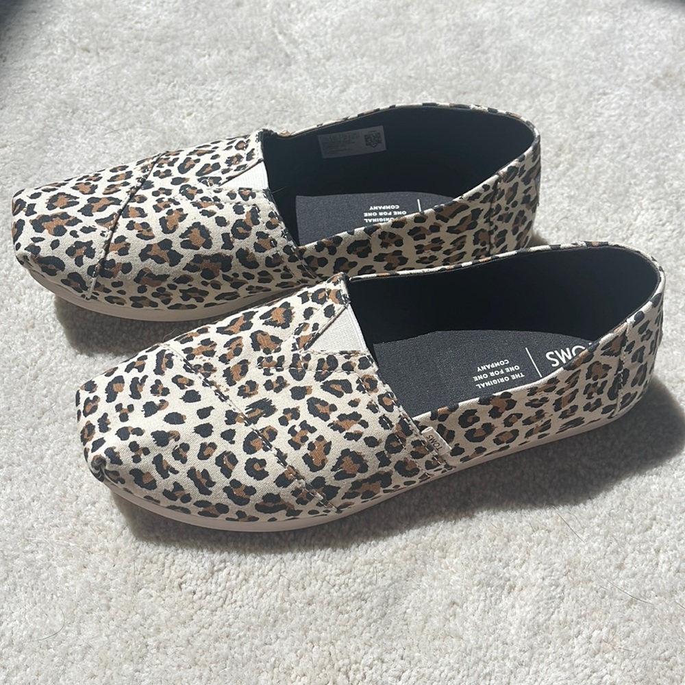 TOMS cheetah print slip on shoe